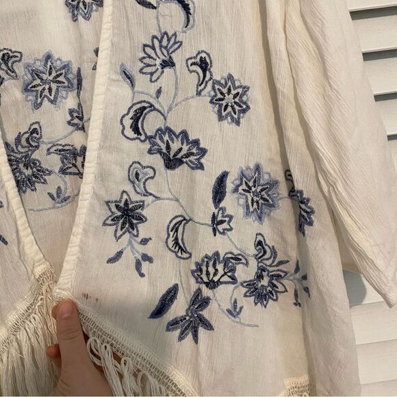 Hollister size small Boho Fringe Blue Floral Gauzy Lightweight Kimono Cardigan - Picture 3 of 8